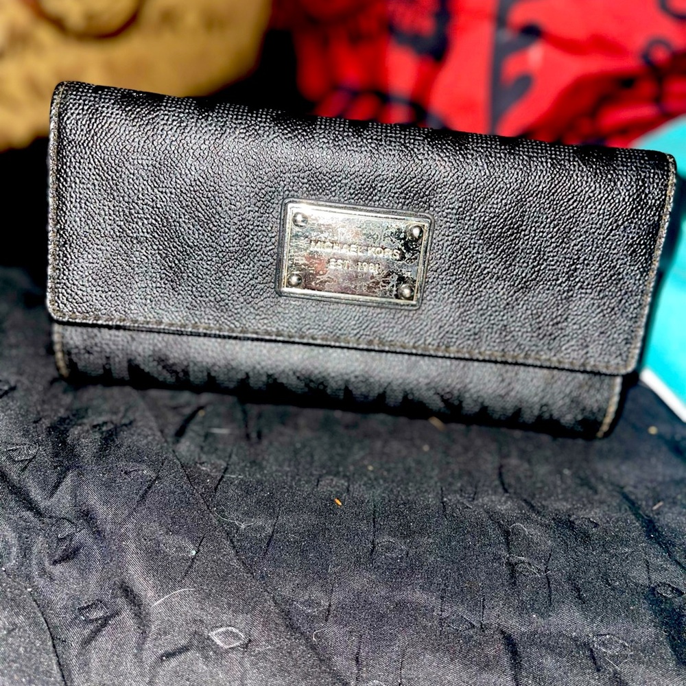 Beautiful signature, Michael Kors wallet